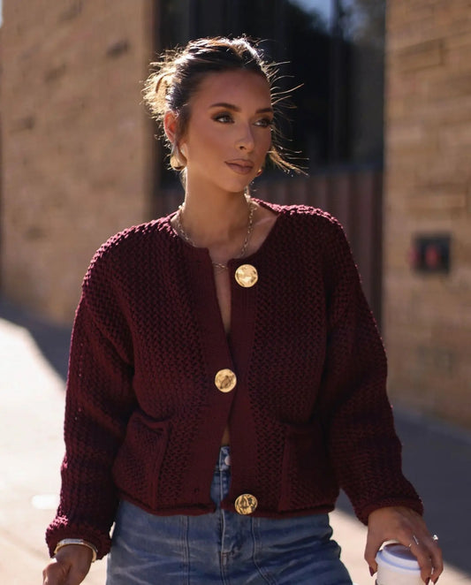 Elegant Cropped Knit Cardigan with Gold Buttons – Autumn/Winter Chic